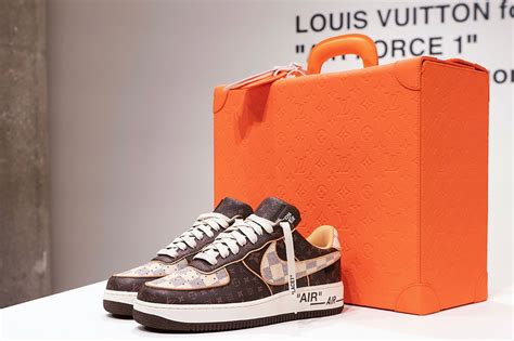 nike louis vuitton ราคา